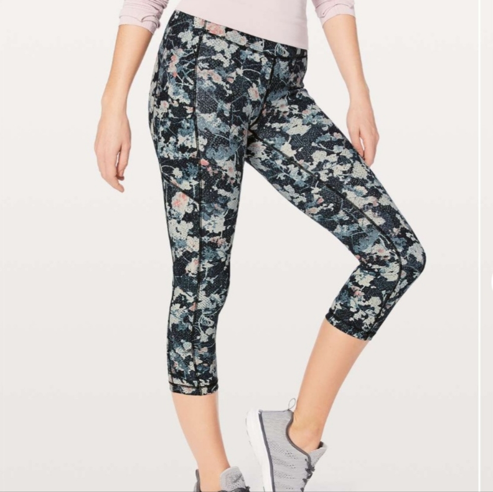 Lululemon Speed Up Crop 21" Spring Blossom Multi Blue Pink- Size 2